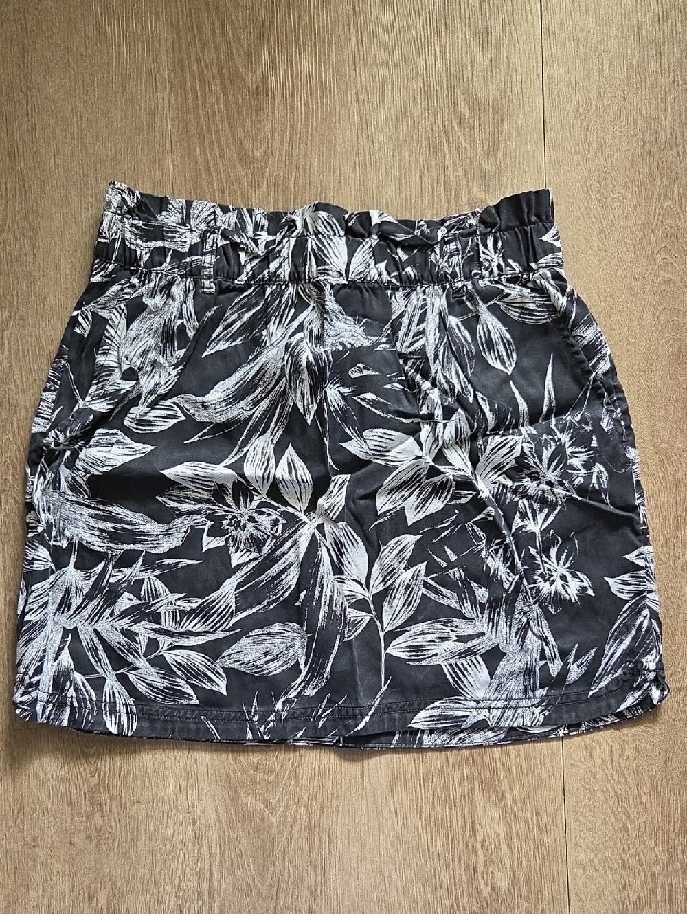 C&C California Black and White Floral Mini Skirt